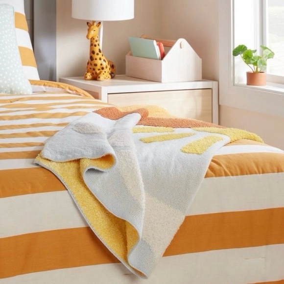 Kid’s Pillowfort Sunshine Blue Throw Blanket - Picture 2 of 5